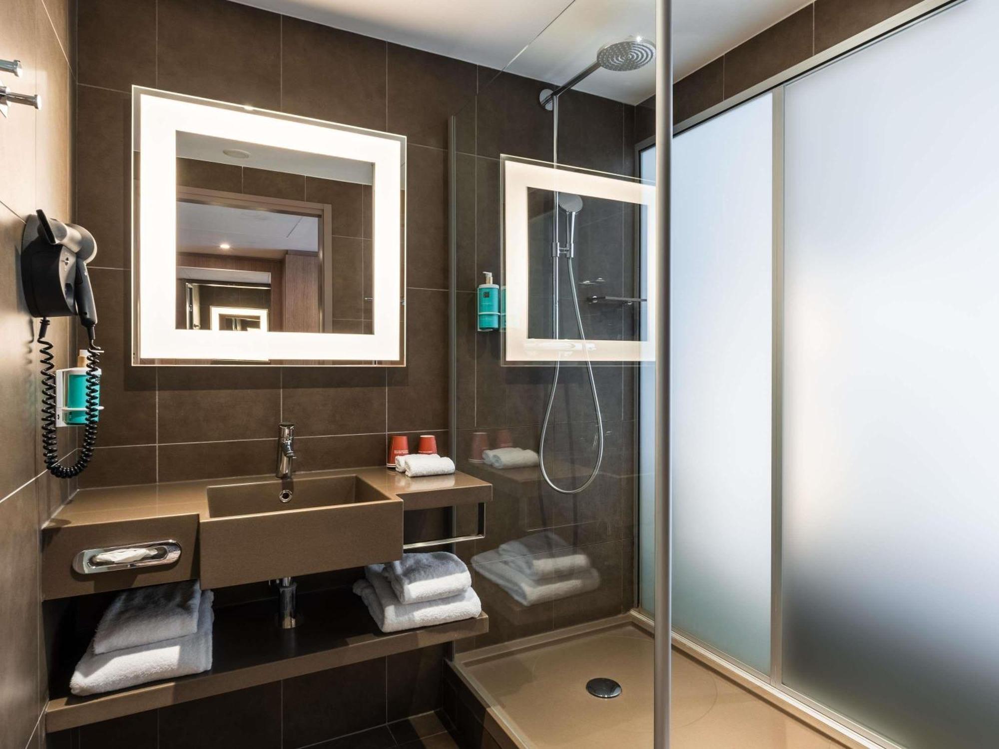 Two non-connecting Double rooms per room
