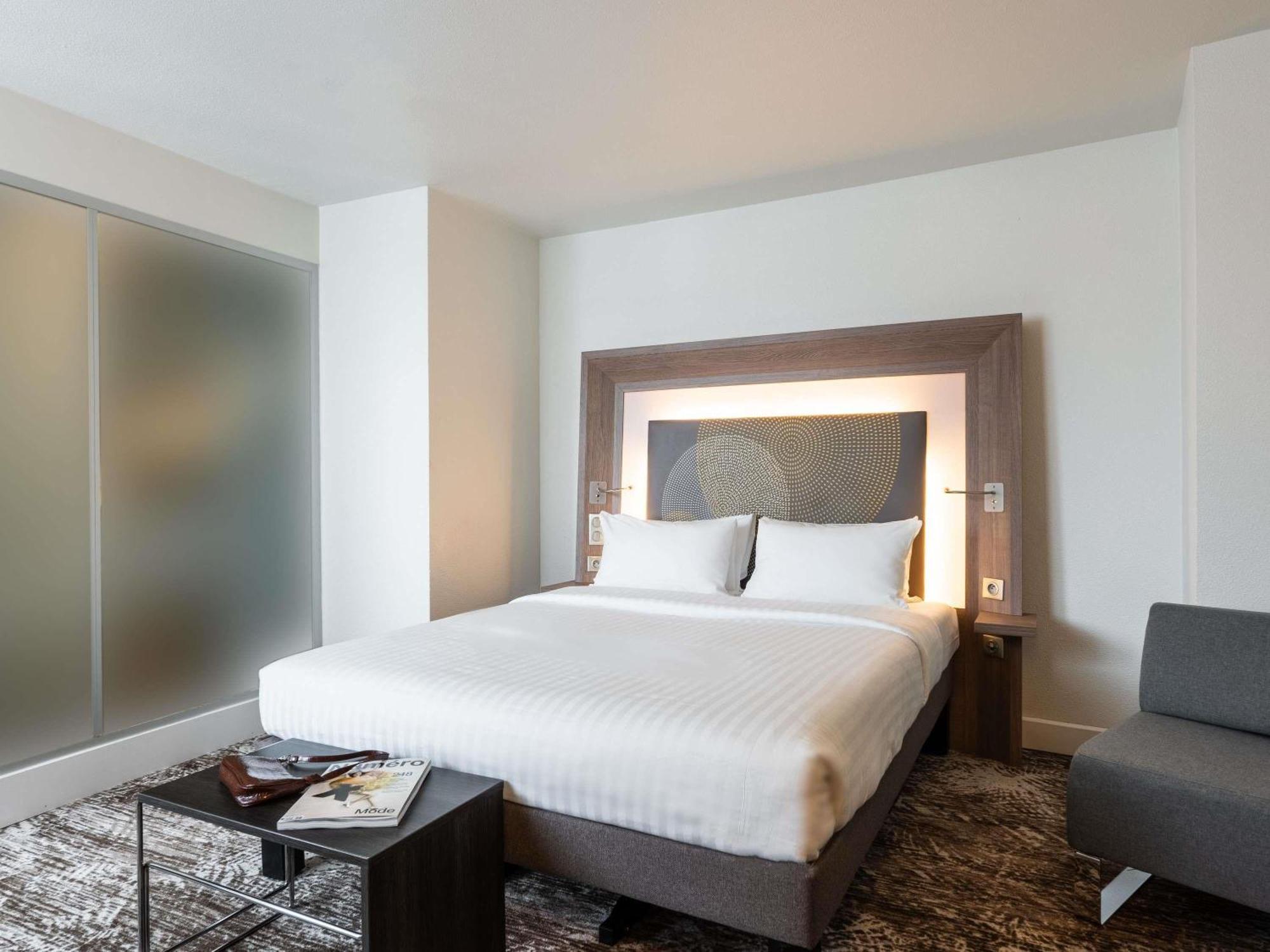 Two non-connecting Double rooms per room